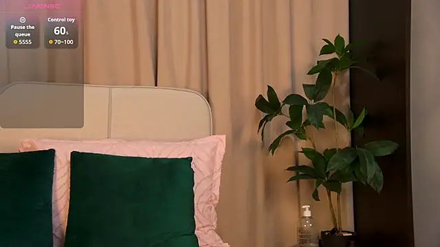 GinaMencee online show from 07-18-26, 08:17