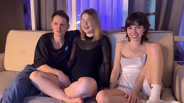 Three Some Dream online show from 02-09-26, 03:32