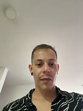 Snapshot of AxelMuller chatting on 03-11-26, 12:32 AxelMuller online show from 03-11-26, 12:32