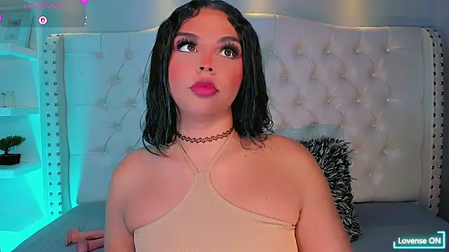 Snapshot of Maia_Hotts chatting on 06-27-26, 08:04 Maia Hotts online show from 06-27-26, 08:04
