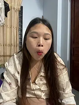 Emxinhka1 online show from 04-24-26, 02:19