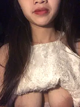 Snapshot of uyensexy chatting on 02-10-26, 03:05 uyensexy online show from 02-10-26, 03:05