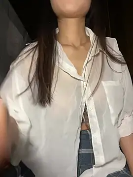 Snapshot of uyensexy chatting on 02-19-26, 03:20 uyensexy online show from 02-19-26, 03:20