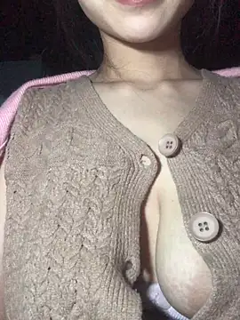 Snapshot of uyensexy chatting on 02-06-26, 03:19 uyensexy online show from 02-06-26, 03:19