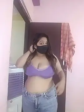 Aliya Hott online show from 05-17-26, 05:40