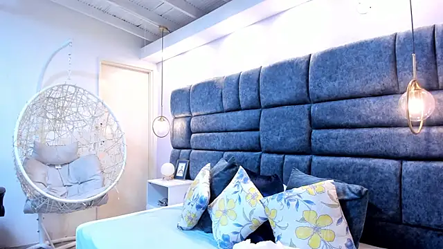 crystalstonee online show from 03-31-26, 08:11