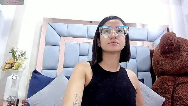 Snapshot of crystalstonee chatting on 06-30-26, 05:35 crystalstonee online show from 06-30-26, 05:35