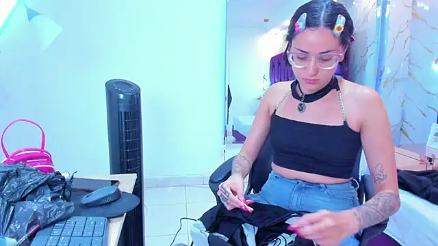 crystalstonee online show from 02-17-26, 10:07