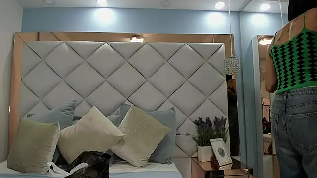 crystalstonee online show from 05-05-26, 10:13
