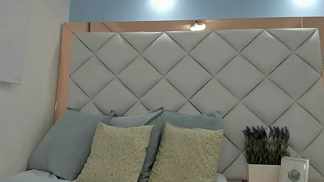 crystalstonee online show from 04-13-26, 10:25