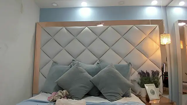Snapshot of crystalstonee chatting on 06-28-26, 07:31 crystalstonee online show from 06-28-26, 07:31