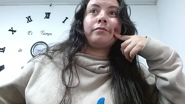 Snapshot of ElaMurray02 chatting on 02-13-26, 03:45 ElaMurray02 online show from 02-13-26, 03:45