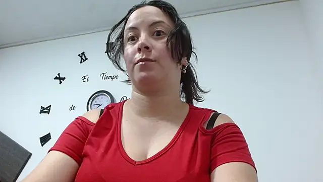 Snapshot of ElaMurray02 chatting on 02-10-26, 04:28 ElaMurray02 online show from 02-10-26, 04:28