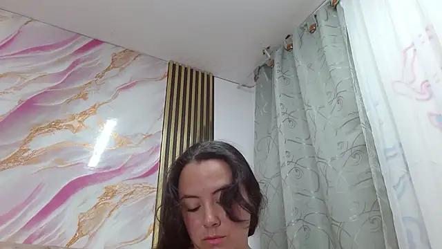 ElaMurray02 online show from 04-27-26, 12:36