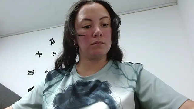 Snapshot of ElaMurray02 chatting on 02-09-26, 03:43 ElaMurray02 online show from 02-09-26, 03:43