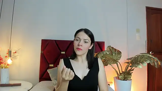AnnaBroooks online show from 05-05-26, 06:00