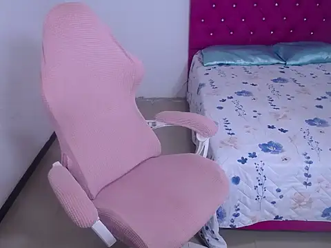 Snapshot of sara_queen69 chatting on 02-15-26, 11:20 sara queen69 online show from 02-15-26, 11:20