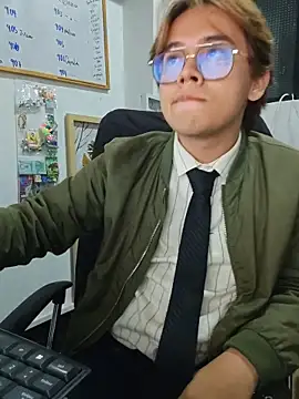 Snapshot of benji_vampire chatting on 02-14-26, 01:28 benji vampire online show from 02-14-26, 01:28