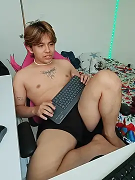 Snapshot of benji_vampire chatting on 03-07-26, 06:02 benji vampire online show from 03-07-26, 06:02