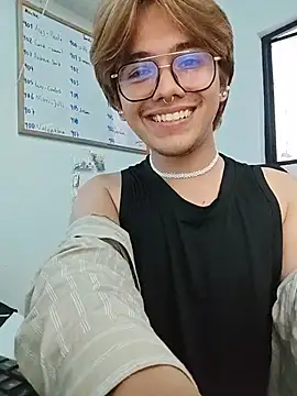 Snapshot of benji_vampire chatting on 02-11-26, 10:53 benji vampire online show from 02-11-26, 10:53