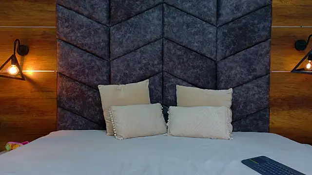 Snapshot of AnnieRouse__ chatting on 02-11-26, 11:43 AnnieRouse online show from 02-11-26, 11:43