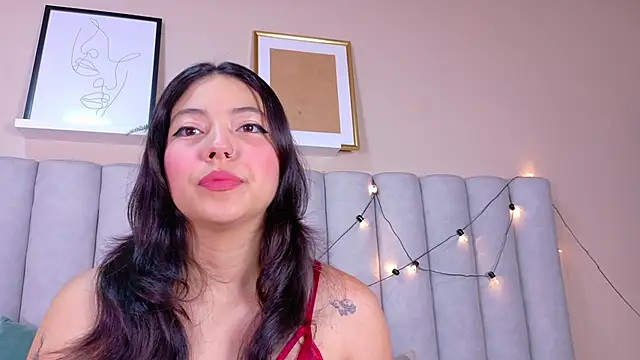 AnnieRouse   online show from 04-12-26, 11:35