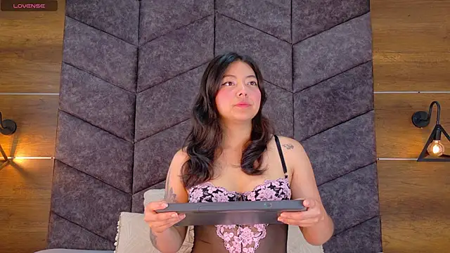 AnnieRouse   online show from 04-05-26, 11:39