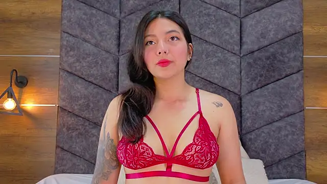 AnnieRouse   online show from 03-11-26, 11:48