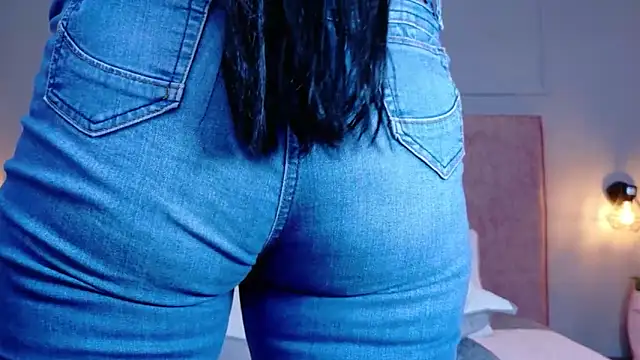 Busty Zay online show from 04-16-26, 09:39