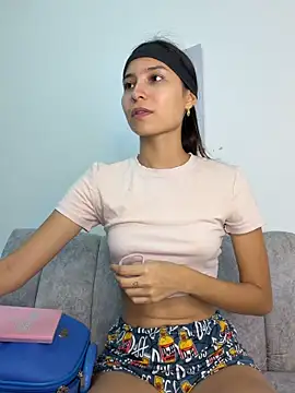 velvetluna  online show from 04-30-26, 02:24