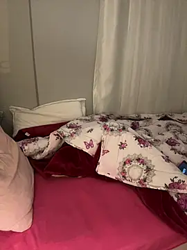 Snapshot of beliss_11 chatting on 03-04-26, 08:27 beliss 11 online show from 03-04-26, 08:27