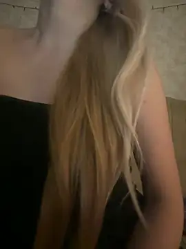 Snapshot of NikkiMis chatting on 02-10-26, 09:58 NikkiMis online show from 02-10-26, 09:58