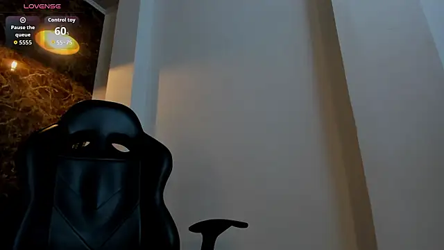 Hanna Becker  online show from 03-26-26, 11:30