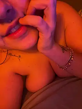 Snapshot of ladysofi02 chatting on 02-27-26, 02:45 ladysofi02 online show from 02-27-26, 02:45