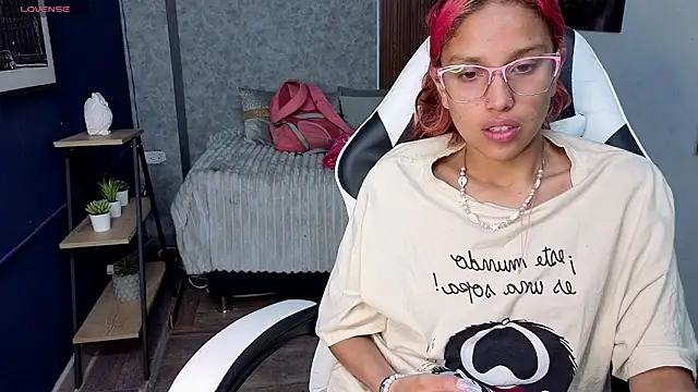 saphire  online show from 06-18-26, 02:11
