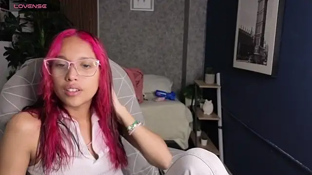 saphire  online show from 04-17-26, 01:14