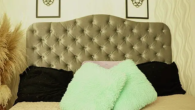 katt eyes  online show from 03-29-26, 01:24