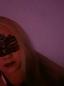 Snapshot of Karenhot11 chatting on 02-01-26, 11:47 Karenhot11 online show from 02-01-26, 11:47