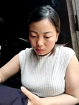 Ella-aa online show from 05-18-26, 06:29