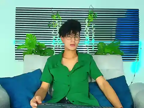 ThiiagoSaeenz online show from 02-05-26, 04:14