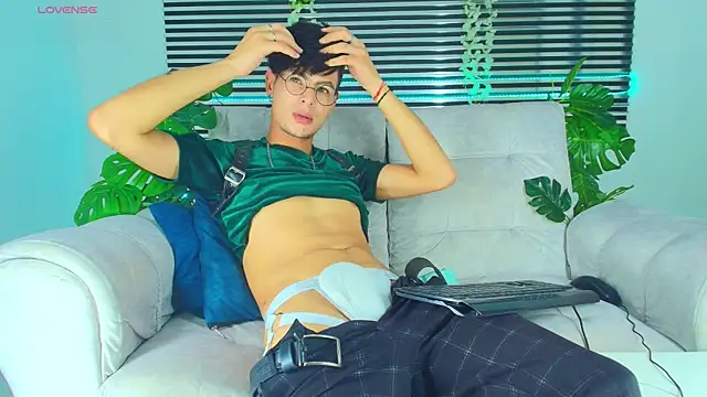 ThiiagoSaeenz online show from 04-16-26, 09:50