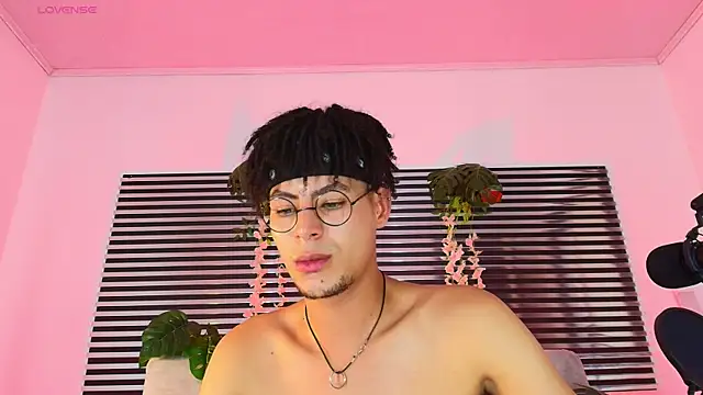 ThiiagoSaeenz online show from 06-06-26, 03:45