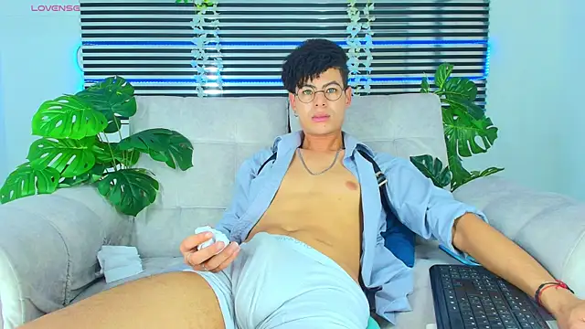 ThiiagoSaeenz online show from 04-18-26, 07:07