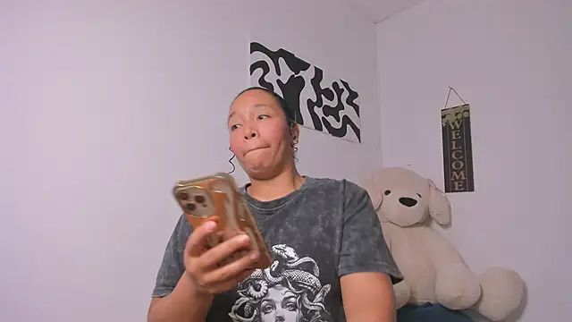 Nia13 online show from 02-22-26, 07:22