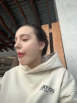 MiaTee online show from 02-28-26, 04:12