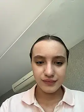 MiaTee online show from 04-03-26, 01:56