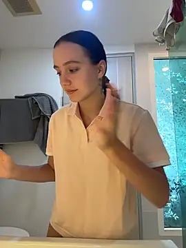 MiaTee online show from 03-25-26, 02:12