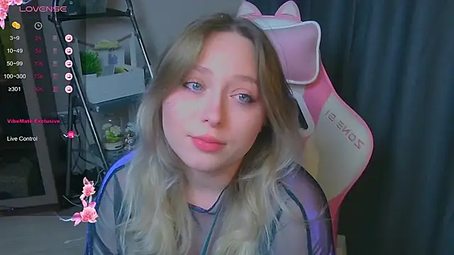 Snapshot of Emiliaaah chatting on 02-11-26, 11:10 Emiliaaah online show from 02-11-26, 11:10