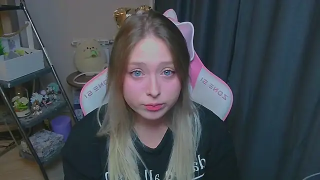 Snapshot of Emiliaaah chatting on 02-04-26, 05:08 Emiliaaah online show from 02-04-26, 05:08