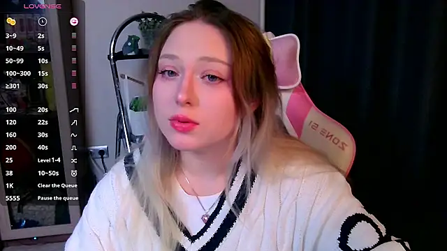 Snapshot of Emiliaaah chatting on 02-17-26, 08:17 Emiliaaah online show from 02-17-26, 08:17